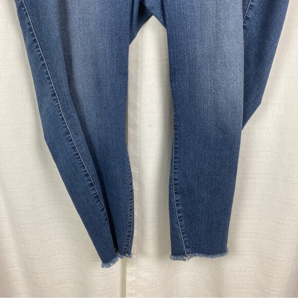 Torrid Medium Wash Raw Hem Jeggings Sz.22R - Picture 8 of 16